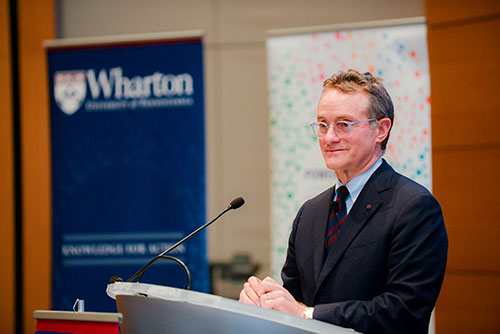 Howard Marks, W’67, co-founder of equity’s Oaktree Capital Management, gives the inaugural lecture of the Howard Marks Investor Series. Photo credit: Shira Yudkoff.